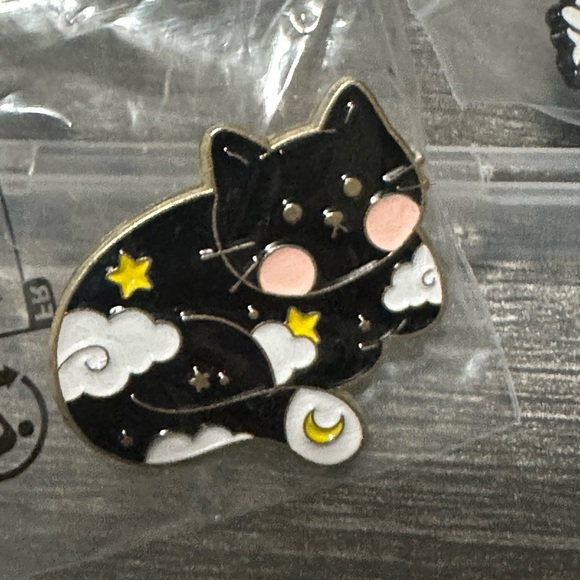 Set of 5 Assorted Enamel Cat Pins - Picture 2 of 7